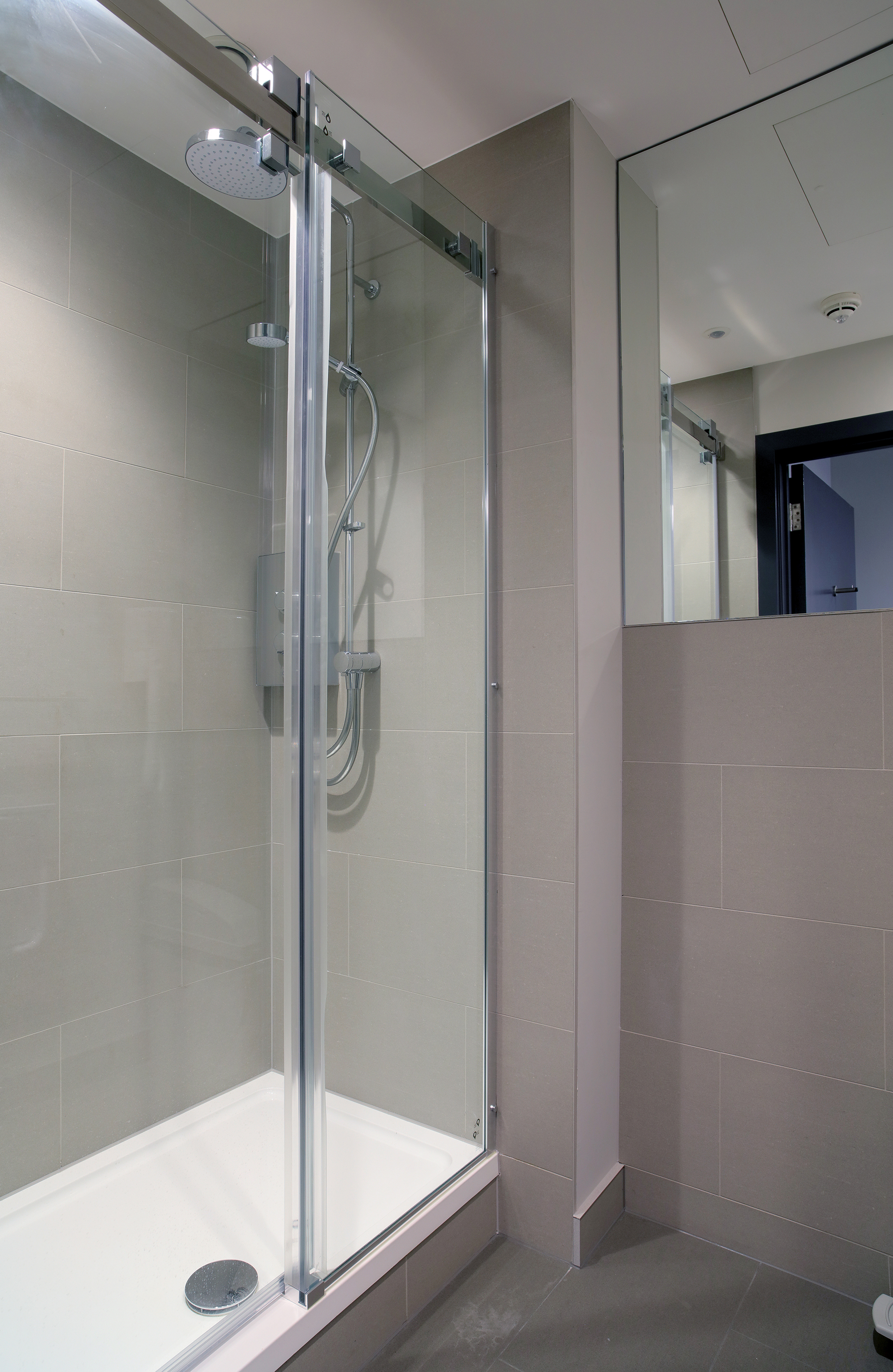 2 Bell Court Shower